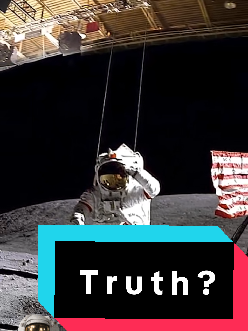 Hoax or truth ? ¿El hombre realmente llegó a la Luna en 1969? 🌕🚀 Desde hace décadas, se ha dicho que la misión del Apolo 11 fue uno de los mayores logros de la humanidad. Pero también hay quienes aseguran que todo fue un montaje. Las sombras en las fotos, la bandera ondeando sin viento, la calidad de las transmisiones y hasta teorías que apuntan a un set de grabación en Hollywood son parte de los argumentos que sostienen que todo podría haber sido un hoax, una ilusión colectiva creada en plena Guerra Fría. Sin embargo, las pruebas oficiales, los testimonios de los astronautas y las posteriores misiones lunares parecen confirmar que el viaje sí ocurrió. Entonces… ¿fue el mayor paso de la humanidad o el mayor engaño de la historia? 👀✨ La duda sigue viva.