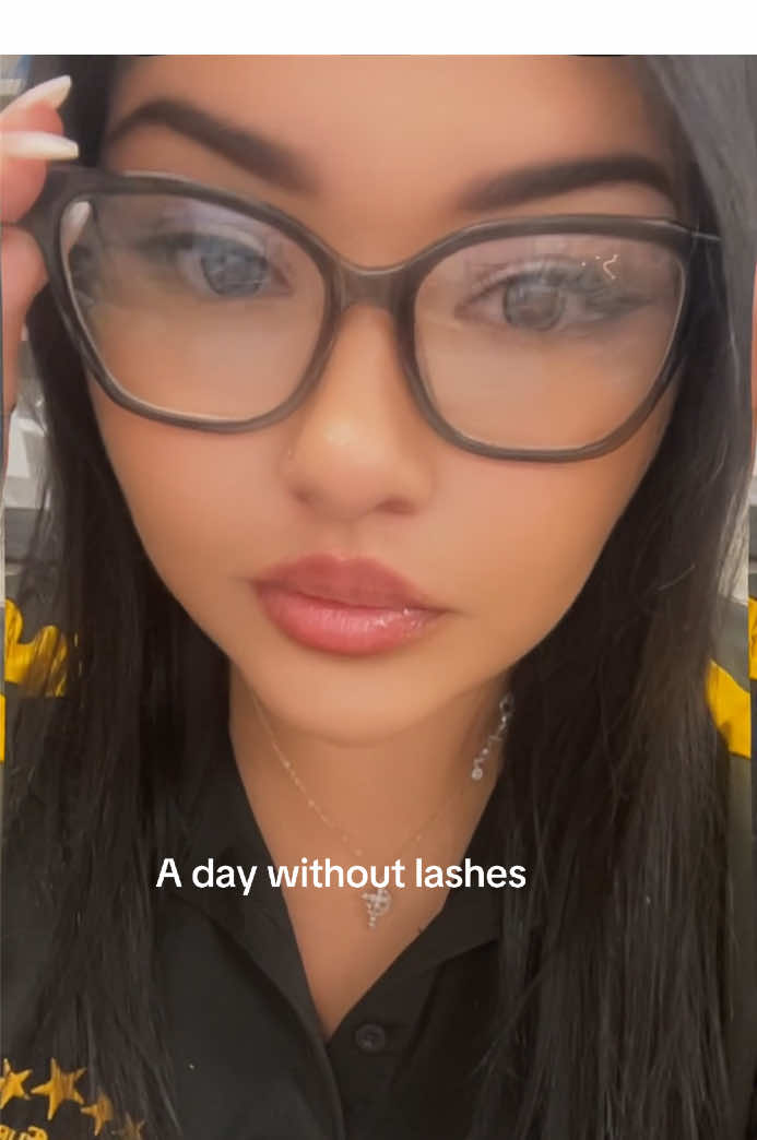 I tried to not wear lashes to work one day 😬