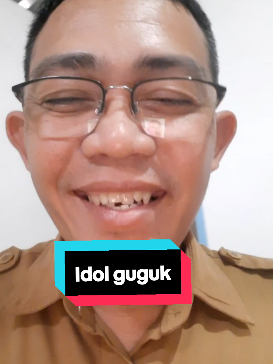 Nggak tahu harus bilang apa, tapi kayaknya dia lagi latihan buat audisi 