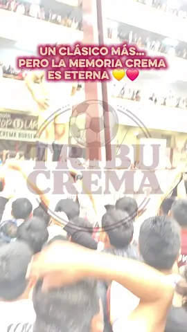 Como me voy a olvidar 🎶 Cuando en Matute dimos la vuelta 🏆💛❤️ y en cada clásico la historia se repite… 🔥 Grande hay uno solo ✊ #TrincheraNorte #TribuCrema #ClasicoPeruano #fyp #Universitario 