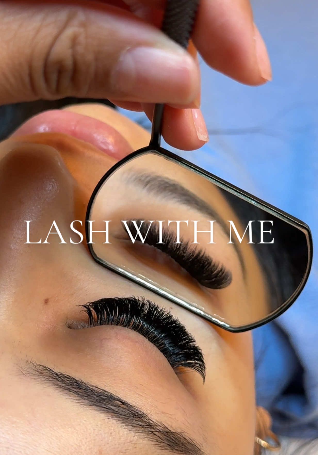 Such a satisfying process 🙂‍↔️ #lashextensions #lashes #lashtech #lashartist #volumelashes