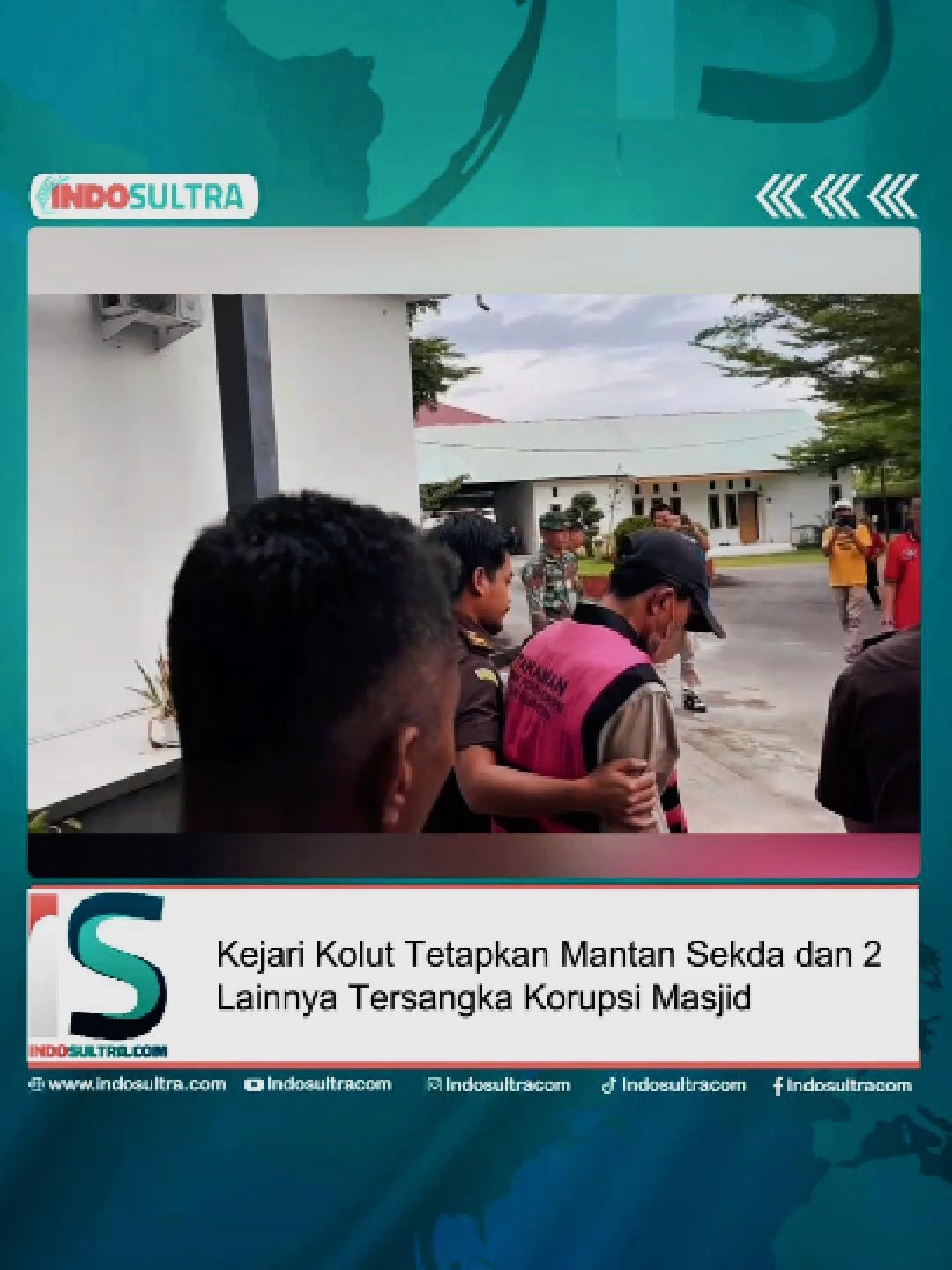 Kejari Kolut Tetapkan Mantan Sekda dan 2 Lainnya Tersangka Korupsi Masjid Indosultra.com,Kolaka Utara – Kejaksaan Negeri (Kejari) Kolaka Utara (Kolut) resmi menetapkan tiga orang tersangka dalam kasus dugaan korupsi pembangunan Masjid di Desa Patikala, Kecamatan Lasusua, Sulawesi Tenggara (Sultra) Ironisnya, salah satu tersangka merupakan mantan Sekretaris Daerah (Sekda) Kolut periode 2019–2025. Penetapan status tersangka diumumkan pada Selasa (26/8/2025) oleh Kepala Seksi Pidana Khusus (Kasi Pidsus) Kejari Kolut, Zul Kurniawan Akbar. Ketiganya berinisial TS, M, dan T. “Salah satu dari ketiganya adalah mantan Sekda Kolaka Utara yang juga menjabat ketua tim pembangunan masjid,” ungkap Zul. Selengkapnya di indosultra.com #indosultra #indosultracom