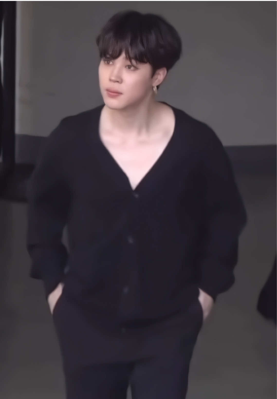 Hi mọi người, Mình mong mọi người bình tĩnh và tỉnh táo khi tiếp nhận mọi thông tin. Mọi người chú ý không đôi co với anti nơi công cộng, luôn tin tưởng, ủng hộ và bảo vệ Jimin. Mọi chuyện hãy đợi Jimin nhé! Song song đó mọi người nhanh chóng gửi báo cáo lên HYBE với nội dung đúng chính xác như dưới cmt để công ty có biện pháp bảo vệ Jimin. Thương !🐣 #jimin #parkjimin #btsarmy #xuhuongtiktok 