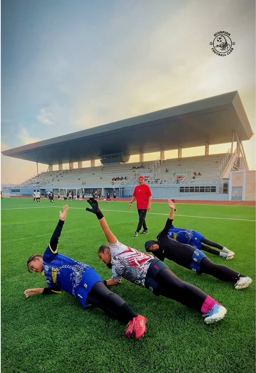 TRAINING  𝗠𝗲𝗺𝗯𝗮𝗻𝗴𝘂𝗻 𝗸𝗲𝗸𝘂𝗮𝘁𝗮𝗻 𝘂𝗻𝘁𝘂𝗸 𝗽𝗲𝗿𝘁𝗲𝗺𝗽𝘂𝗿𝗮𝗻 𝗯𝗲𝗿𝗶𝗸𝘂𝘁𝗻𝘆𝗮 ✊🏽🔥  “MajuTerus,KalahkanLawan,RaihKemenangan !!! Bisaaa Juaraaa!! “ ___________________________________ #scorpionfc #training #hydroplussoccer #fyp #fypシ               @All🦸🏻‍♀️ @tumis jagung @@🅰️me🆖_ @Slebeww😝😝 @シャ @Fannyy⚽️👻🧟‍♂️ @Rahmazzz  