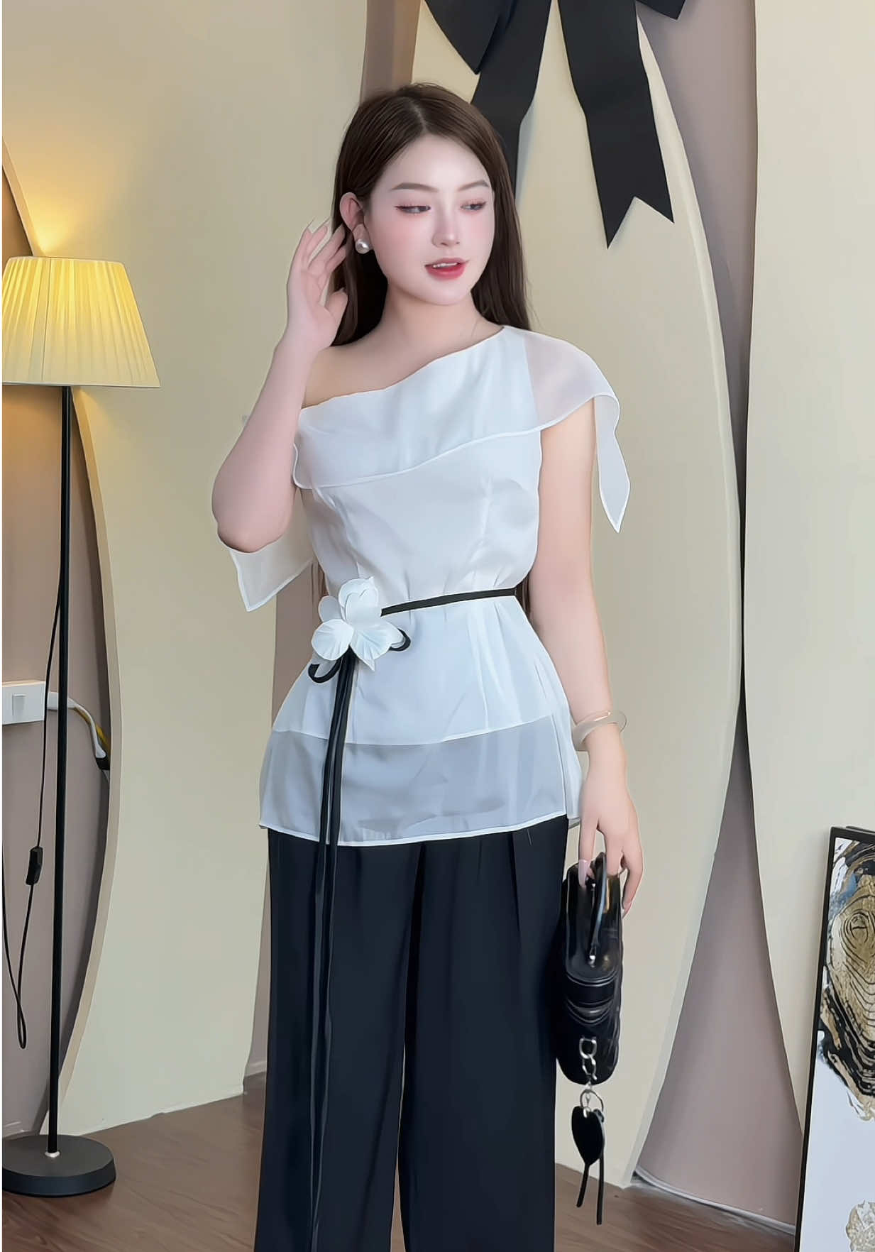 Nhẹ nhàng thanh lịch 🥰 #xuhuong #lyna_vaythietke #setdep 