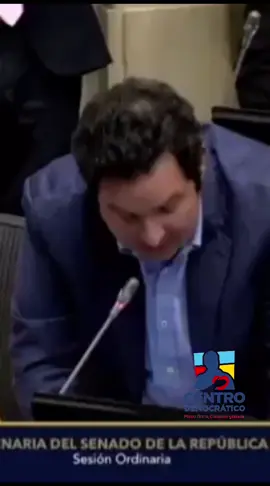 Al senador y precandidato de FARC:    El mismo bravucón en público. Porque ante la justicia le ha tocado desconocer lo miserable que dice en público.    Capital político y la política del senador de FARC, es decir 