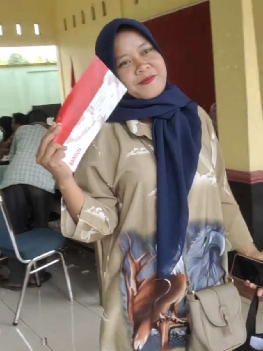 distribusi KKS kartu keluarga sejahtera kecamatan Karanggayam sebanyak 1.335.  #bansospkh #bansos 