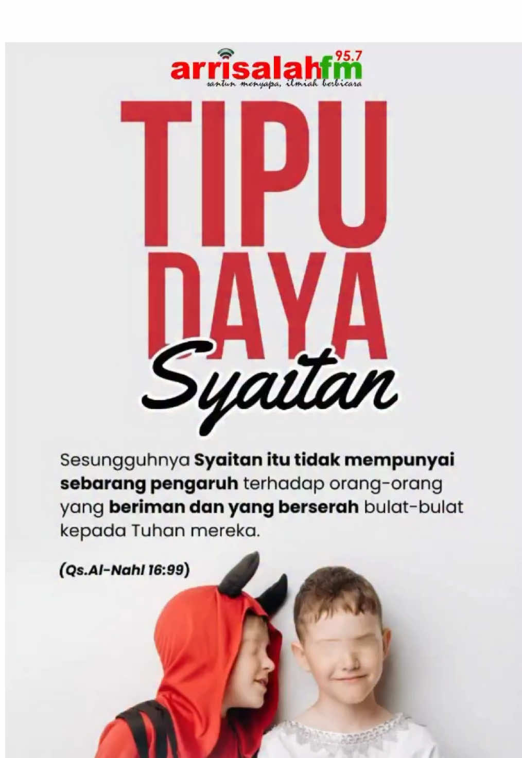 Ketahuilah, sesungguhnya syaitan tidak memiliki kuasa apa-apa atas dirimu. Ia tidak mampu memaksa tanganmu berbuat dosa, tidak mampu menundukkan kakimu ke arah maksiat, dan tidak mampu menutup matamu dari kebenaran. Yang ia lakukan hanyalah membisikkan, menghias kesalahan agar tampak indah, dan menanam keraguan dalam hati. Tipu dayanya lemah, namun menjadi besar ketika engkau memberi celah. Saat iman longgar, ia masuk; saat hati lalai, ia berbisik; saat jiwa jauh dari Allah, ia tampak seolah berkuasa. Padahal semua itu hanyalah bayangan semu. Maka jangan takut pada syaitan, takutlah pada dirimu sendiri yang memberi ruang untuknya. Kuatkan hati dengan dzikir, sibukkan jiwa dengan amal shalih, dan basuh langkah dengan taubat. Sebab cahaya iman lebih kuat dari segala gelapnya godaan. Ingatlah, syaitan tidak berdaya atas hamba yang bergantung penuh pada Allah. Jika engkau berpegang teguh kepada-Nya, maka seluruh tipu daya syaitan akan runtuh, ibarat debu yang hilang tertiup angin.   Mari Beramal Jariyah Bersama Radio Arrisalah FM —> BERSUMBANGSIH DALAM DAKWAH DUKUNG PROGRAM  RADIO ARRISALAH FM -————————————— Transfer ke rek Bank Mandiri  1050040060687 a/n Suara assunnah