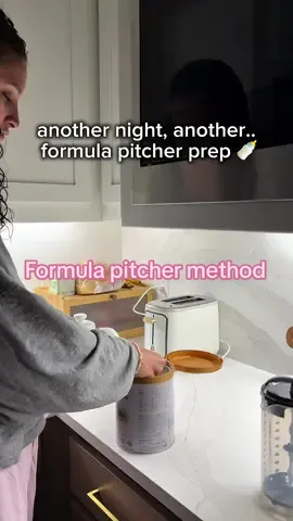 Another day, another formula pitcher prep!! #formula #formulafeeding #breastfeeding #fedisbest #formulapitcher @Dr. Brown's @kendamil.usa 