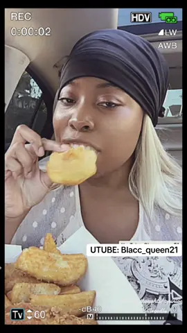 Lifestyle Content: Fried Chicken Mukbang. #friedchicken #friedfood #chicken #crunchy #blacc_queen21 