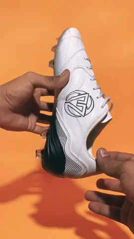 Limited Sepatu Bola Nazu White logo black  #padahariini #sepatufutsal #cuantanpabatas #belilokal 