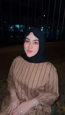 Cumaaa daster @dessycollection02 yg membuat sayaaa jatuh hati, sehingga kemanapun pergi selaluuuu sayaaa pakai 🤩❤️ #anitasrirezeki #fyp #masukberandafyp #masyaallahtabarakkallah #janganlupabersyukur #allahummabarik #masukberanda #trendingtiktok #fypシ゚viral #ootdhijabstyle #ootdpanutan #asr #ootdfashion #dasteryashcollection 
