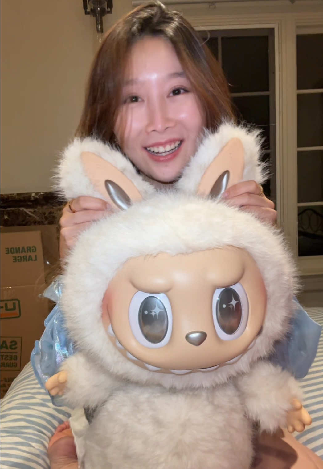 … everything is bigger in Texas? #labubu #labubuthemonsters #24karatlabubu #labubus @naomiiixia 