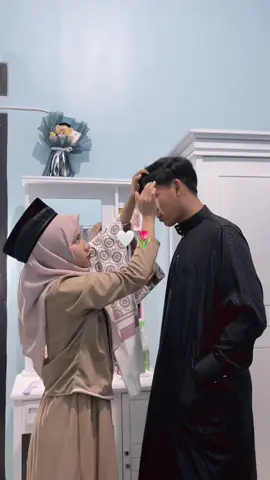 Sebelum berangkat ke majelis ta’lim🤍✨@i'mAdndMusyarfh_ #komedipasutri #nikahmuda #pasutriromantis #couple #masyaallahtabarakkallah 