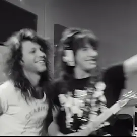 Bon Jovi - Born To Be My Baby
 #BonJovi #BornToBeMyBaby #ClassicRock #MusicVideo #RockLegends               