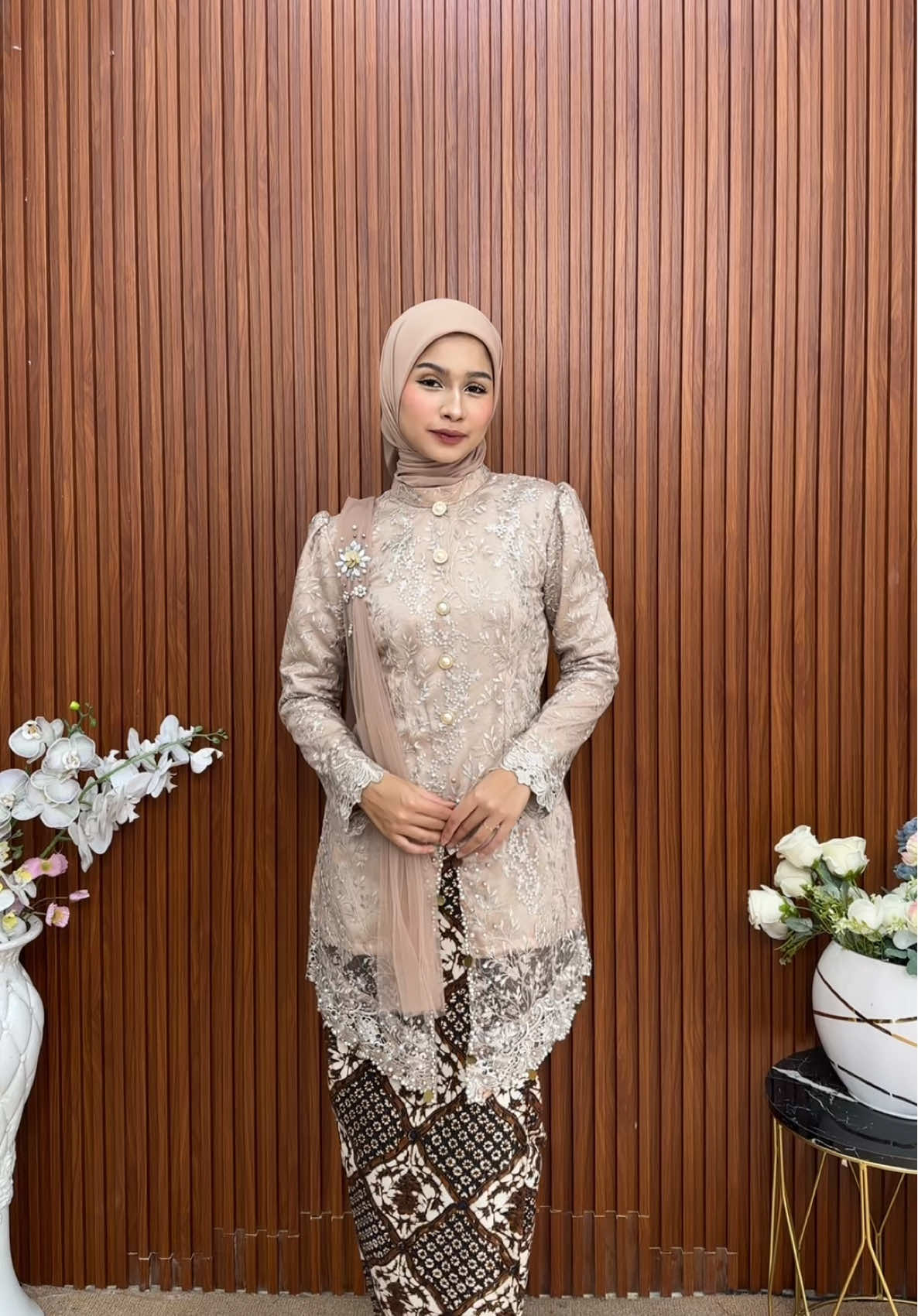 #kebaya #kebayawisuda #kebayakondangan #bajuwisuda #kebayamodern 