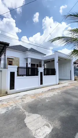 Rumah modern minimalis  For sale type 100 (Tahap FINISHING) Lokasi: JI.ampera, simpang 4 danau Sentarum SPESIFIKASI - Luas Tanah 10 x 20 m - Luas Bangunan 100 m2 - 3 kamar tidur - 2 kamar mandi (closed duduk & jongkok) - Ruang tamu - Ruang keluarga - dapur - Listrik 2200 watt - Air PDAM lancar - Plafond full gypsum board - Variasi batu alam - Lantai kramik granit 60 × 60 - Pondasi cakar ayam perkuatan cerucuk - Kusen kayu bengkirai - Rangka Atab baja ringan - Atab metal - Pintu Geser alumunium Free : - Carport keramik - Pagar - kanopi - kitcen set - backdrop tv - Lampu LED & Skylight - Moulding dinding ruang tamu - Taman Boking unit Rp. 20.000.000 (sudah termasuk harga) Harga Promo KPR/ Cash 960  juta Dp minimal 15-20% KPR Bank mengikuti ketentuan bank Bisa Cash / Tempo WA : 0858 0621 4267 #carirumahpontianak #rumahpontianak  #rumahmewahpontianak 