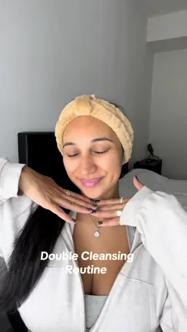 Double cleansing routine  #doublecleansing #mixsoon #acne #acneproneskin #oilpulling 
