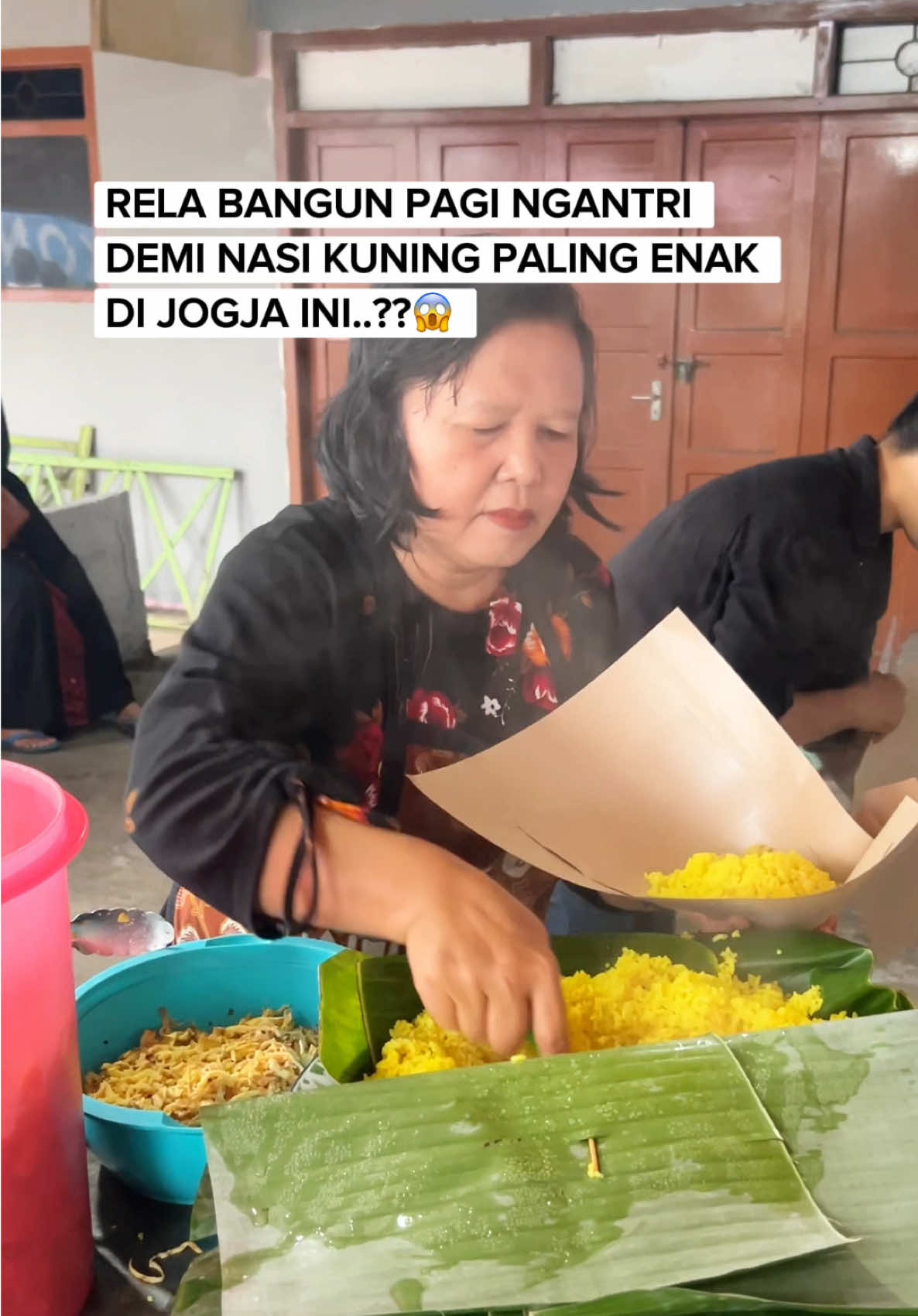 Siapa yang udah langganan? #kuliner #explorejogja #fyp #tamasyajogja #nasikuningbusiti      