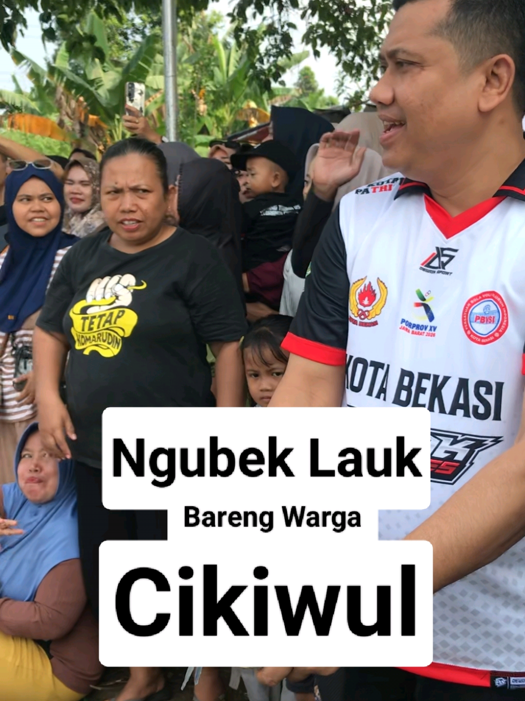 Dalam rangka memperingati  Hari Kemerdekaan Republik Indonesia, Warga RT 03 RW 05 Kelurahan Cikiwul  Bantargebang, Bekasi. pada tanggal 23 Agustus 2025 menggelar Pesta Rakyat  dengan Tradisi Ngubek Lauk. Anggota Dewan Sarwin Edi Saputra  hadir langsung bersama masyarakat, melepas ikan ke kolam  sebagai simbol keberkahan  dan kebersamaan. Bagi beliau, merayakan kemerdekaan  tidak hanya dengan upacara, tetapi juga dengan menjaga  tradisi rakyat yang penuh makna. Ngubek Lauk menjadi wujud  syukur atas kemerdekaan, serta pengingat bahwa semangat  gotong royong adalah kekuatan bangsa. #NgubekLauk  #HUTRI80  #SarwinEdiSaputra  #PestaRakyat  #Bekasi 