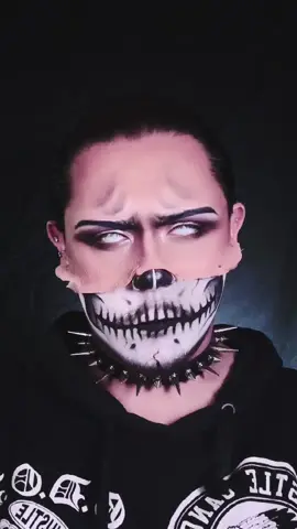 MAKEUP IB: @BeatzbyBritt 💀💀💀 #skeletonmakeup#creativemakeup#nate#supremesalty🧂#savagepandafamily🐼#transition 