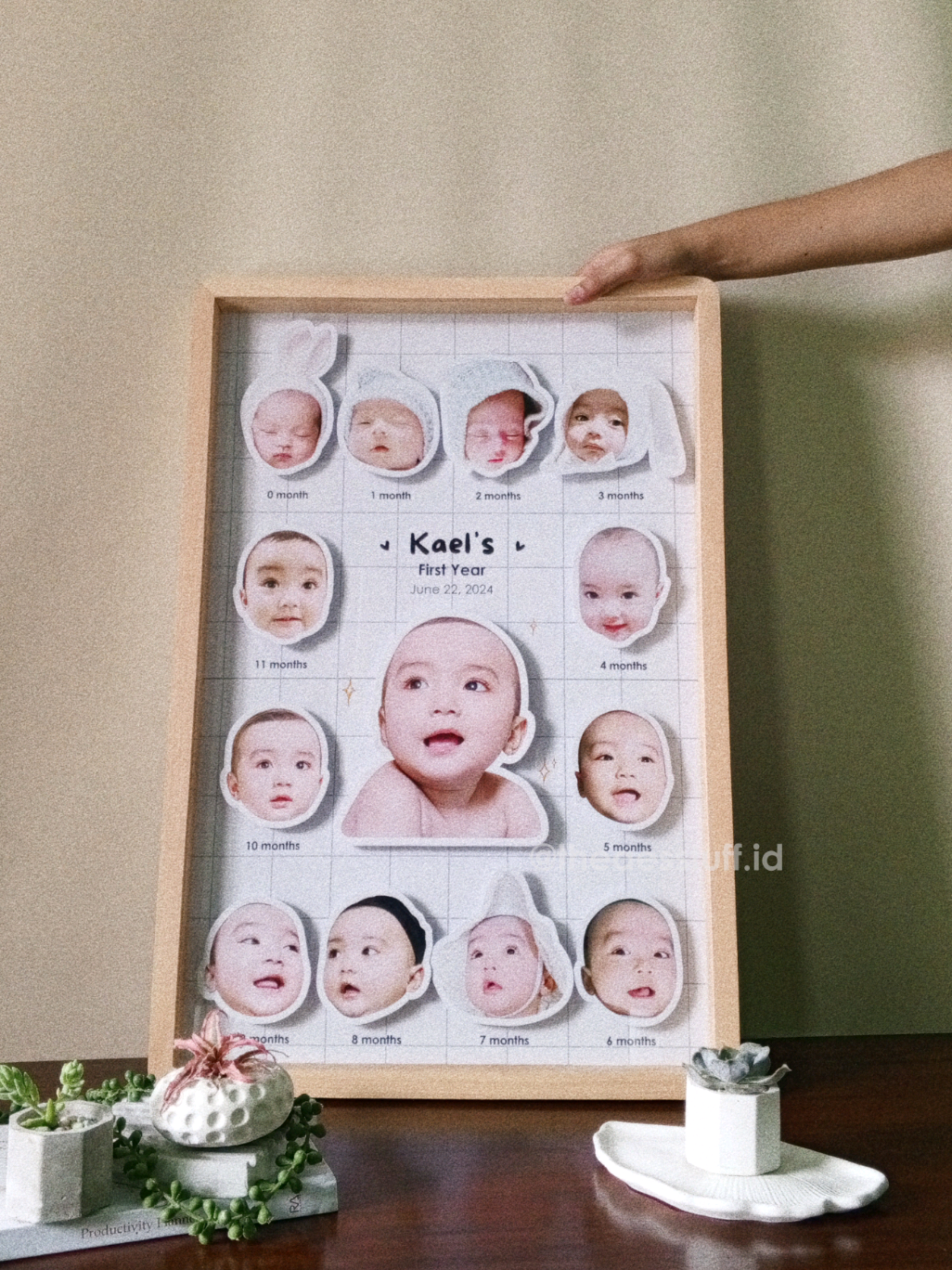 karena dia sekecil ini gk bakal bisa diulang lagi🥹 in video : Kael's first year milestones frame, ukuran 40x60 cm