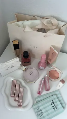 @Valentino.Beauty @sephora @Diorbeauty @YSL Beauty @chanel.beauty @SAINT LAURENT @MERIT Beauty @Glow Recipe @DÔEN 