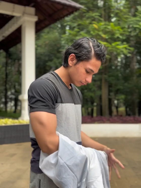 Keren kerenan dulu..biar lebih keren minum ISO-ZERO @Linden Nutrition Indonesia 🔱 - - - #isozero #workout @Peter @Kal-El | Nandohertana 