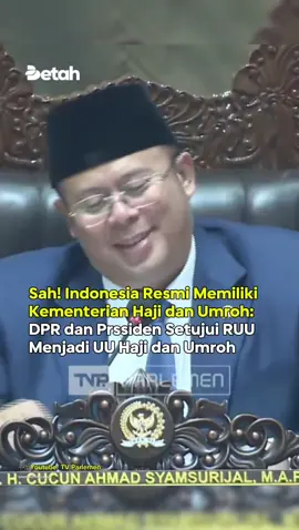 Sah dan resmi, Indonesia memiliki Kementerian Haji dan Umroh. Kepastian ini setelah DPR RI mengadakan Rapat Paripurna ke-4 Masa Sidang I Tahun Sidang 2025-2026, di Kompleks Parlemen, Senayan, Jakarta, Selasa, 25 Agustus 2025. Kementerian Haji dan Umroh ini dibentuk atas RUU Perubahan Ketiga atas UU Nomor 8 Tahun 2019 tentang Penyelenggaraan Haji dan Umroh. Perubahan RUU menjadi UU disahkan dalam rapat paripurna tersebut. Rapat diawali oleh paparan Ketua Komisi VIII, Marwan Dasopang. Pemaparan dari Ketua Komisi VIII point pentingnya adalah pembentukan Kementerian Haji dan Umroh. Selesai paparan Ketua Komisi VIII, pimpinan rapat paripurna, Cucun Ahmad Syamsurijal meminta persetujuan kepada para peserta rapat. 