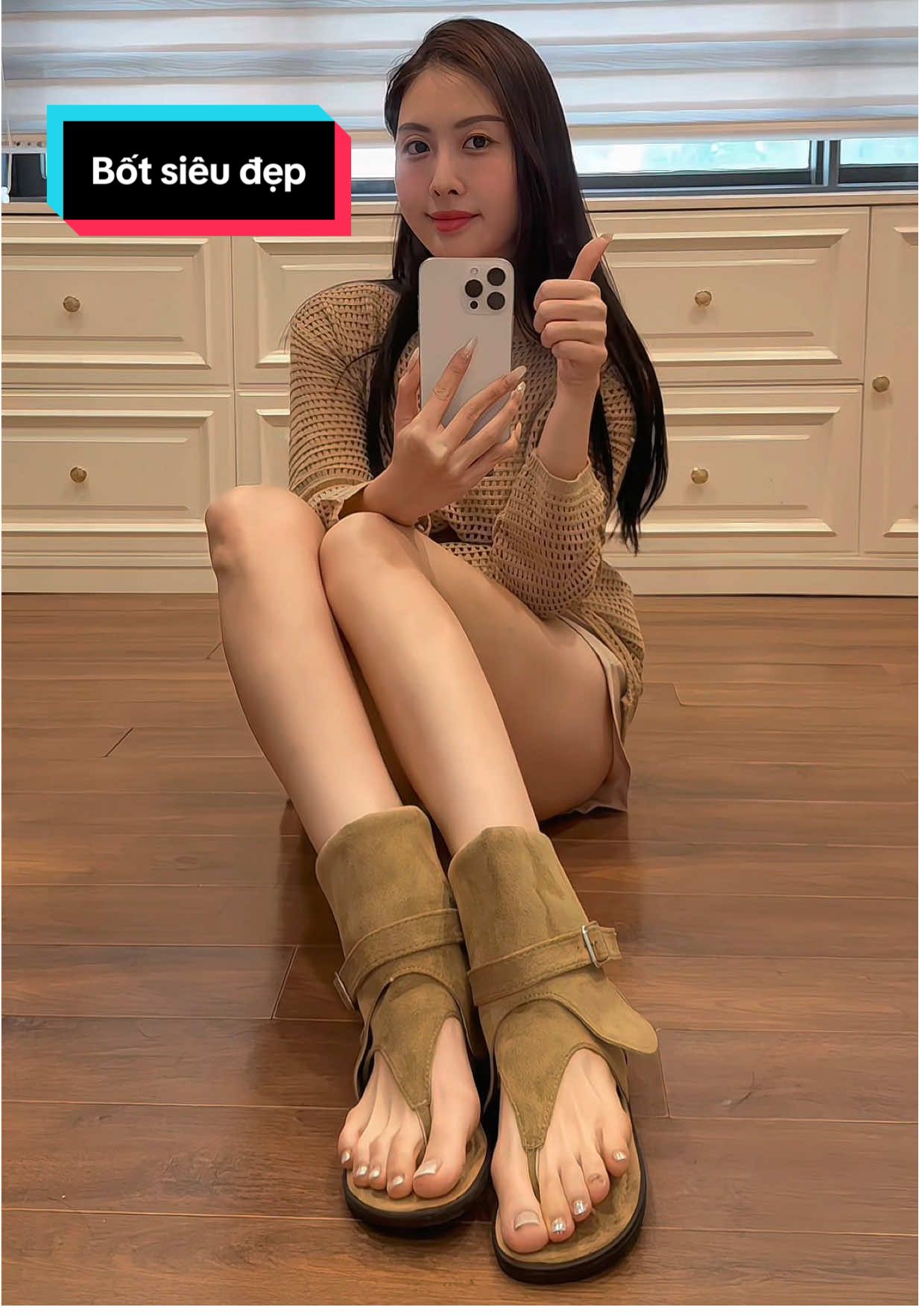 Gợi ý outfit cho mùa thu đông năm nay với một đôi bốt hot trend #botxongon #bothottrend #botthudong #botdep #botnu 