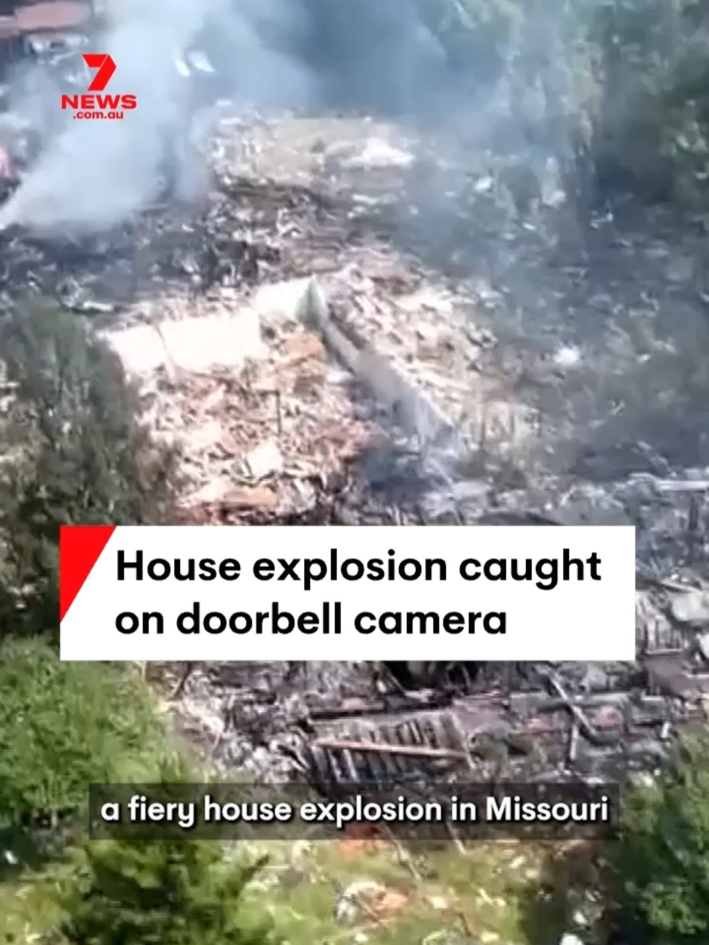 A doorbell camera has caught the moment a house in Missouri exploded. The event caused five injuries and damaged more than 20 properties in the neighbourhood. #Explosion #Doorbell #CCTV #Fire