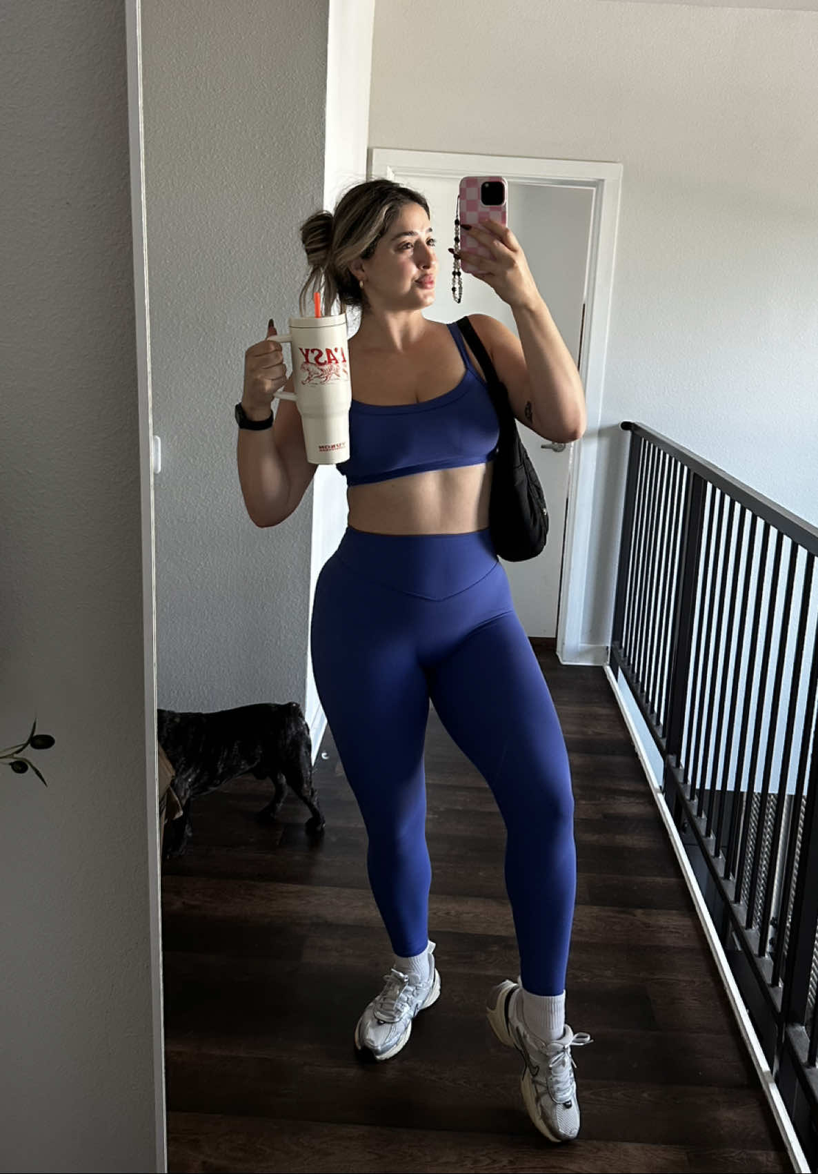 This set had me wrapped around their finger !!!! So so good!!! Wearing: size large too #unissu #sportsbra #seamless #highwaisted #matchingset #butterysoft 