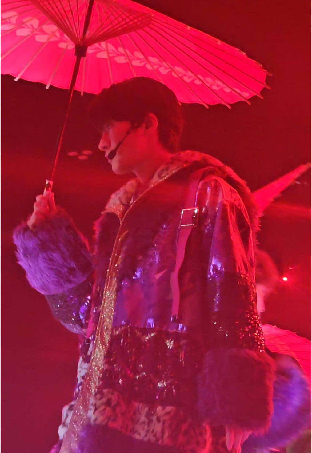 まさか一曲目から深澤くんと超接近戦になると思わず、魂が飛んだタペストリー #サマソニバンコク  #summersonicbkk  #SnowMan  #深澤辰哉 