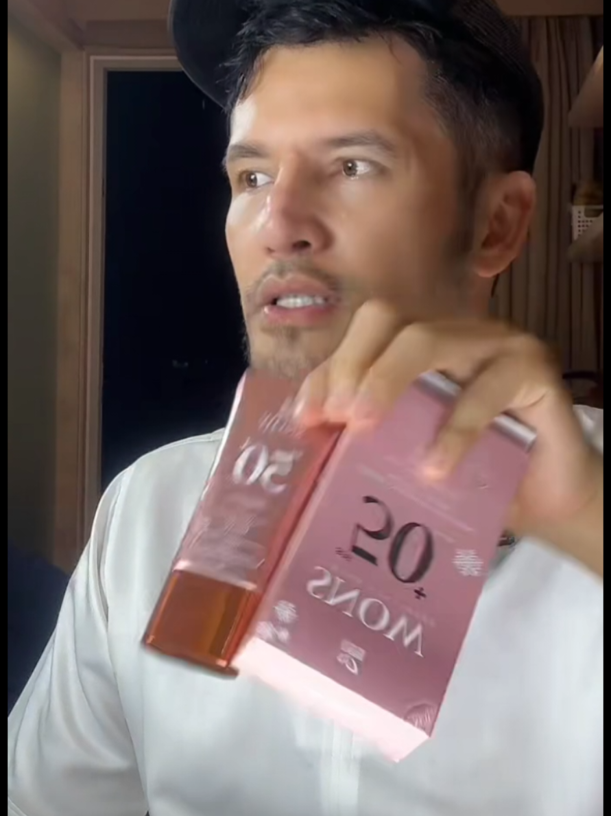 Snow tinted sunscreen spf50 D'Herbs #sunscreen #sunscreenreview #moisturizer #skincare #glowing 