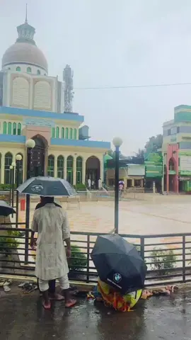 বৃষ্টি ভেজা মাইজভান্ডার দরবার শরীফ... 🤍🧡🤍 #creatorsearchinsights #vairalvideo #copylinkplease💗 #repost #view @TikTok @TikTok Bangladesh 