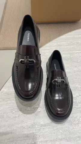 the Icon hardware detailing and vintage-inspired silhouette add a touch of exclusivity.#pedroshoes_official #pedrofashion #OOTD 