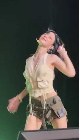 toxic chaeyoung is back! #chaeyoung #fromis_9 #worldtour 