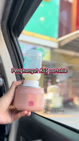 Penghangat ASI portable. Momy yang suka jalan jalan bawa bayik wajib punya yah.. simple gak repot tinggal pencet gak perlu colok ke listrik karena sudah portable. Pilihan pengaturan suhu dari 37 ,40 - 50 derajat . Kalau aku biasanya 40derajat sudah cukup. Mom happy baby happy ✌🏻