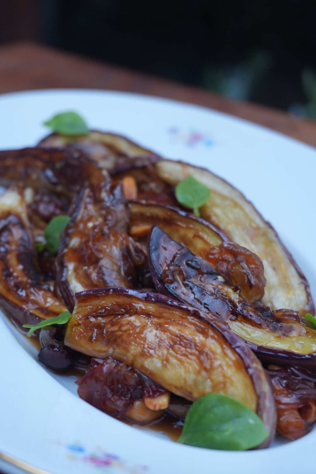 MELANZANE Oggi ti cucino un contorno semplice ma decisamente invitante fatto con Melanzane! Questo è uno di quei piatti che, a tavola,  fa sempre prendere i complimenti! parola mia! 🇮🇹 Provale👌 #melanzane #eggplantgang #Recipe #ricetta #italianfood  
