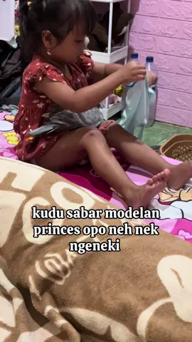 anak kalian pasti juga baik kaya gini kan moms 😇