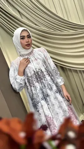 Arsinta Luxury Dress, Silk Omega Mix Tille Gliter Aksen Payet Dress Cantik 