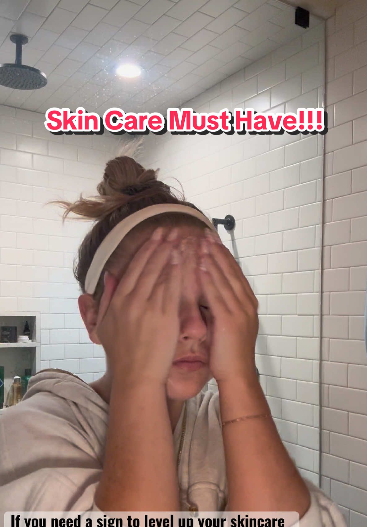 Silicone = SO EASY to keep clean. The vibration takes off my makeup so easily, and the heating function is so relaxing and massages my skincare into my skin 🧖🏼‍♀️🧖🏼‍♀️🧖🏼‍♀️ 10/10 recommend #skincareproducts #skincaretok #skincarehacks #skincaretiktok #skincarehacks 
