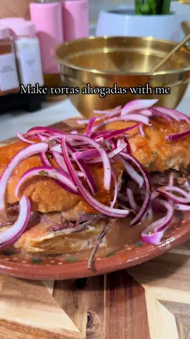 So easy to make! 10/10! #tortasahogadas #carnitas #mexicanfood #fyp #recetas 