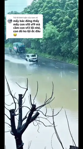 Trả lời @nam vũ đây chỉ là trong tình thế bất khả kháng thôi chứ xe oto thì k nên lội nước nhé 