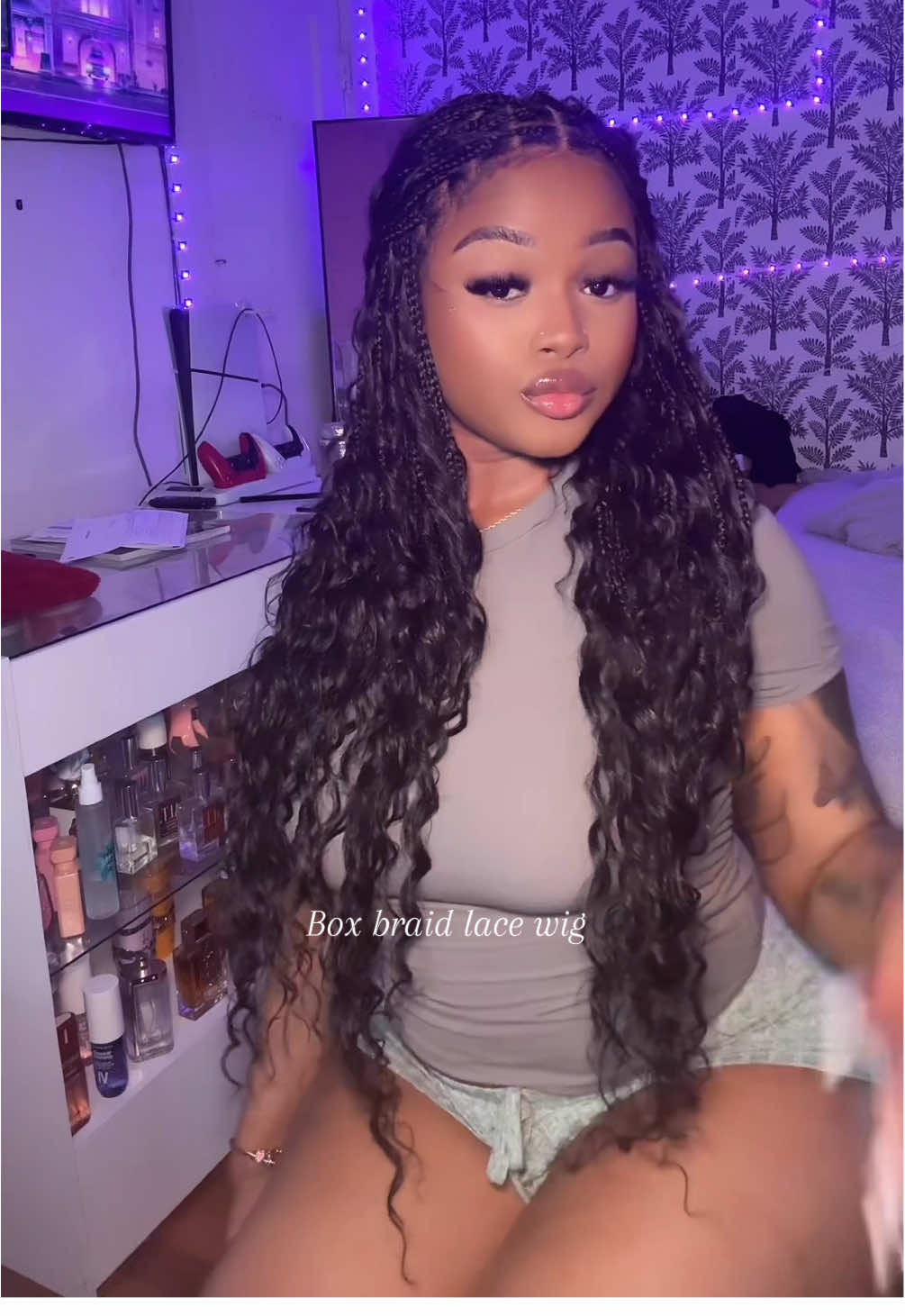 @Frodio Hair this eats DOWN I hate sitting down getting braids then taking them out so this wig is PERFECCT to wear and go ! 🤗😳  #frodiohair #boxbraids #boxbraidwigs #wigtok #wigstyling 