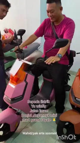 Ciee ada yang buka baru neh ... Congrats dan sukses terus ... Namanya 