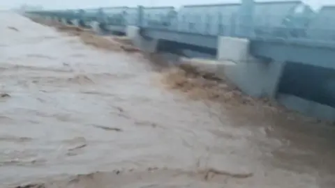 head Marala Sialkot..9 lakh sy zayad Pani hy ye.😱.