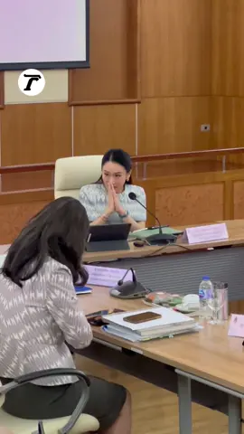 นายกฯ อิ๊งค์ นั่งหัวโต๊ะคัดเลือก #ศิลปินแห่งชาติ น.ส.แพทองธาร ชินวัตร นายกฯ และรมว.วัฒนธรรม เป็นประธานในประชุมคณะกรรมการวัฒนธรรมแห่งชาติ ก่อนแถลงข่าวผู้ได้รับคัดเลือกเป็นศิลปินแห่งชาติประจำปีนี้ มีจำนวน 1 พระนาม และ 10 รายชื่อ โดยคณะกรรมการฯ ได้ถวายพระเกียรติพระสมัญญา “สิริศิลปิน ศิลปินแห่งชาติ” แด่ สมเด็จพระเจ้าน้องนางเธอ เจ้าฟ้าจุฬาภรณวลัยลักษณ์ อัครราชกุมารีฯ จากพระปรีชาสามารถด้านทัศนศิลป์และจิตรกรรมเป็นที่ประจักษ์ #แพทองธารชินวัตร #กระทรวงวัฒนธรรม #เฉพาะกิจไทยรัฐออนไลน์ #ไทยรัฐออนไลน์ 