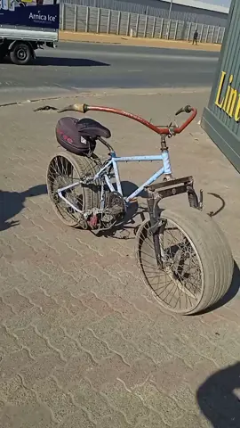zilila ngapha nangapha