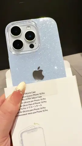 ✨ It literally shines on its own! Who doesn’t love a bling‑bling glitter phone case? 🤩 And you even get 2 free logo stickers! 💖#phonecas #iphonetricks #luxuryfeel #noyellow #glittercase #uniquedesign #hotitem #trendyTech DS